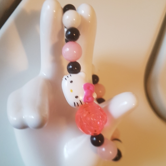 🌹🎀 Hello Kitty Pink Rose Bracelet - Picture 2 of 3
